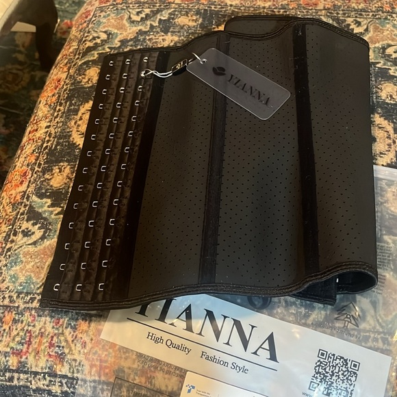 Yianna Waist Trainer NWT - Picture 2 of 3